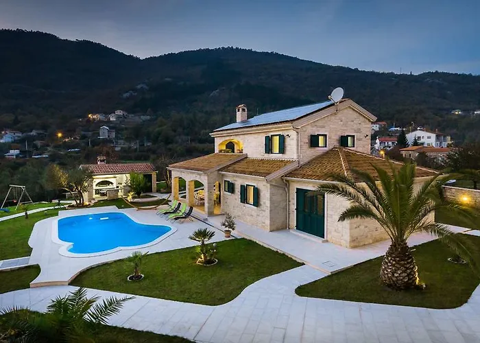 Stonegate Estate - Bonus, Dvije Jedna Cijena! ヴィラ オパティヤ