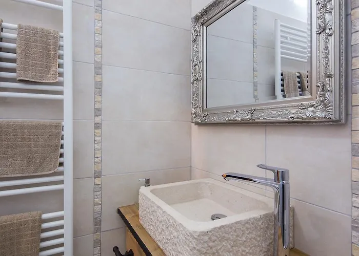 Stonegate Estate - Bonus, Dvije Jedna Cijena! オパティヤ